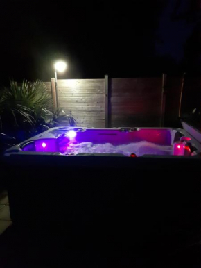 chambre et jacuzzi au nuit étoile 4km a la plage